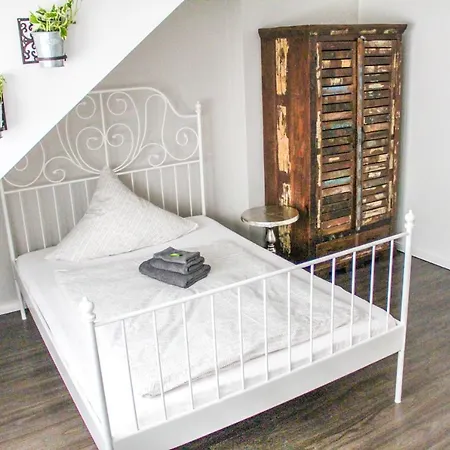 Exklusive 2 Zi. Dachgeschosswohnung In Lage! Apartment Bremen