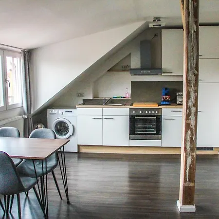 Apartment Exklusive 2 Zi. Dachgeschosswohnung In Lage! *