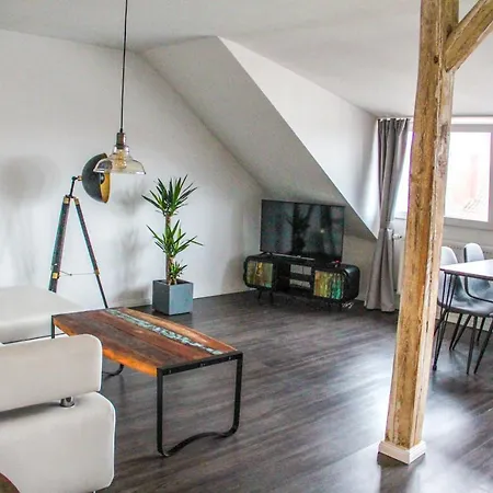 Exklusive 2 Zi. Dachgeschosswohnung In Lage! Apartment *